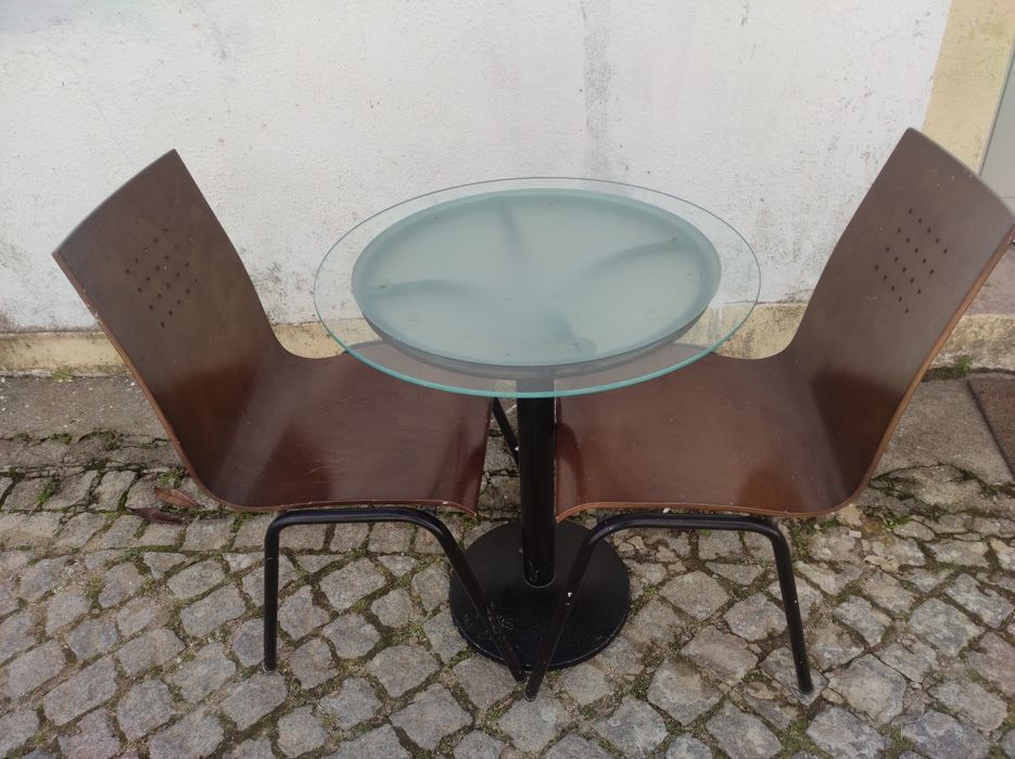 Vendo conjunto de mesas c/ cadeiras