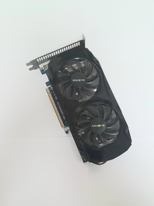 Відеокарта GTX 460 1gb