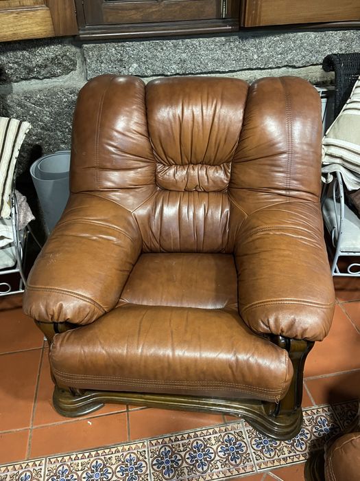 Conjunto de sofás em pele