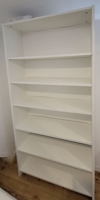 2 closets. Very good conditions