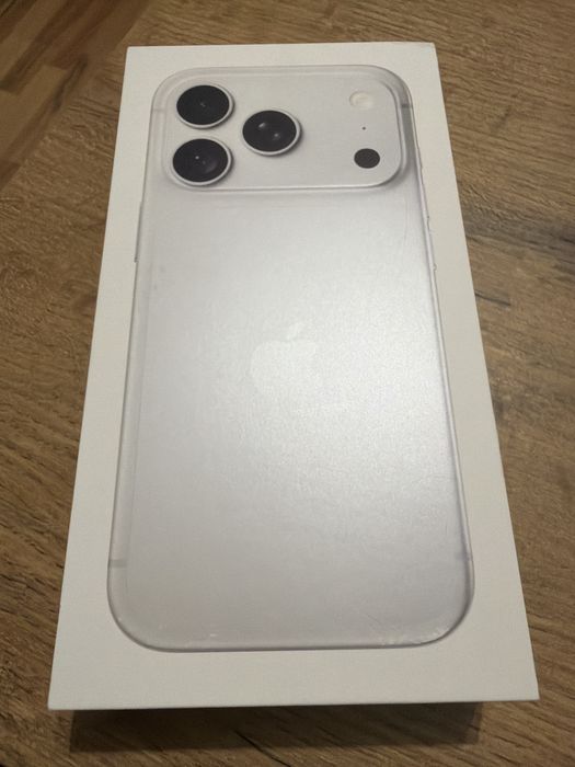 Iphone 18 pro 256 srebrny dzis odbior cena 5000