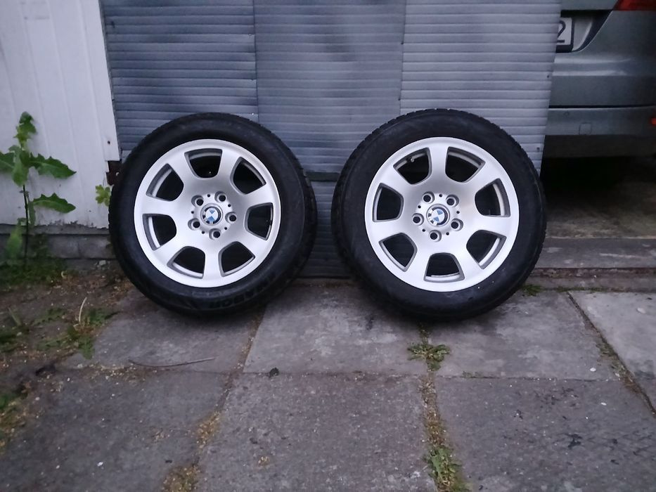 Sprzedam koła zimowe do bmw 16  5x120.   
Koła proste .
Opony  205x55x16
2x michelin 2022r
2x chińczyk

Cena 880 zł