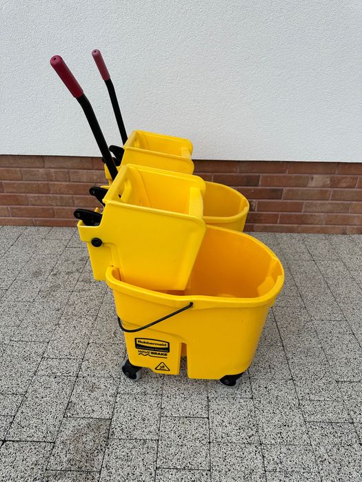 Rubbermaid solidne wiadro do mopa,  Commercial WaveBrake Mopping System,