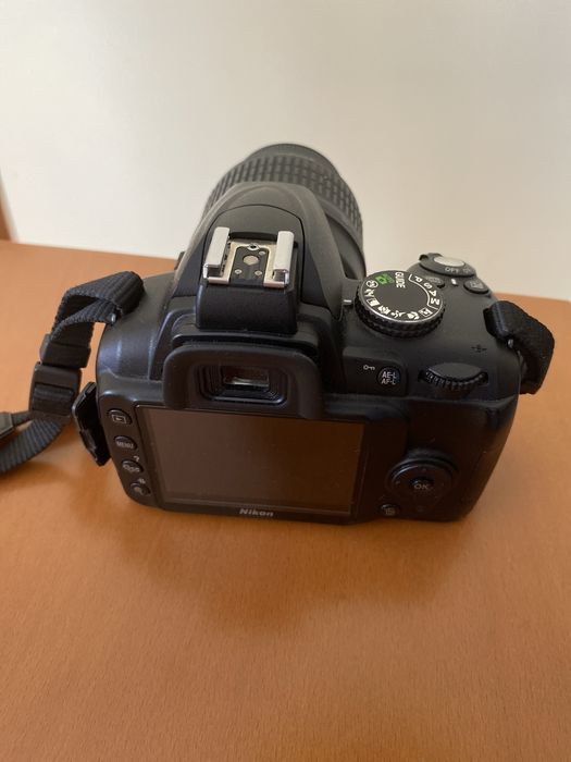 Nikon D3000 / Objetiva Nikon AF-S 18-55mm