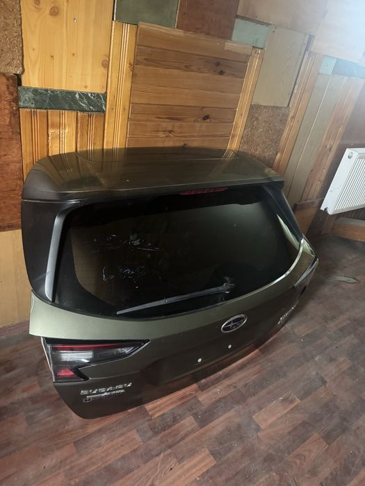 Кришка багажника Subaru Outback b16