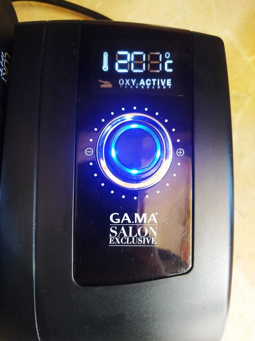 Професійний випрямляч з базою GA.MA LOKY BOX