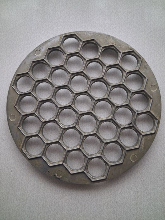 Пельменніца . . .