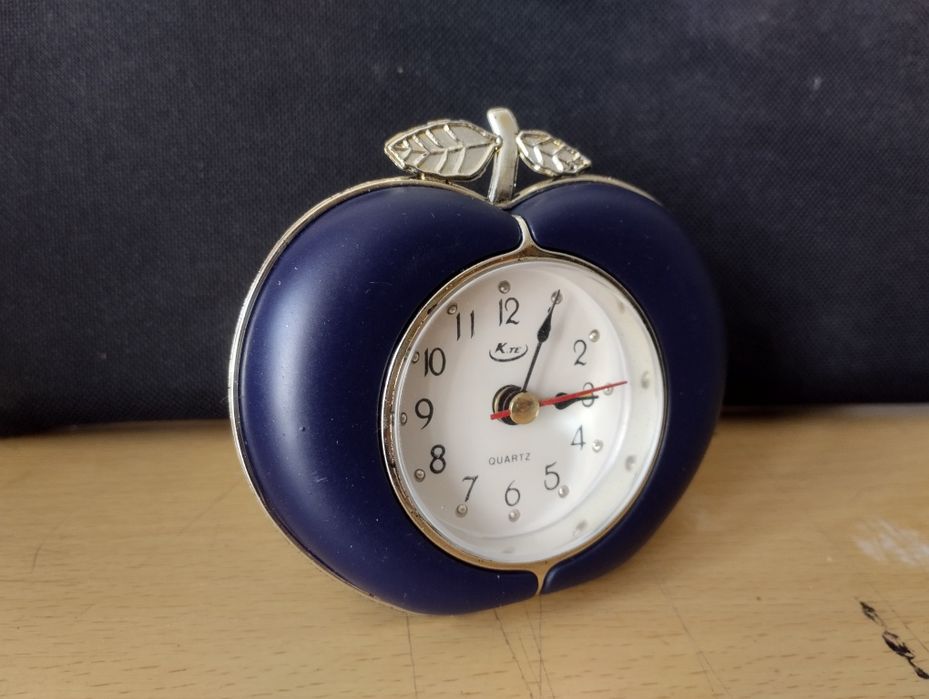 Relógio digital decorativo formato maçã