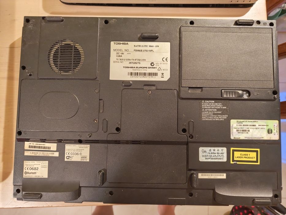 Dwa laptopy na części Toshiba i Dell