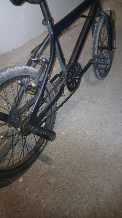 Vendo bicicleta BMX 20", ideal para passeio, manobras ou personalização.