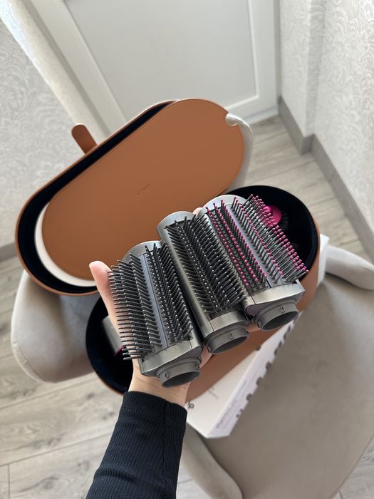 Фен-стайлер Dyson