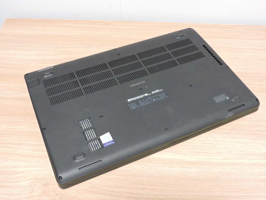 Dell Latitude 5500/15.6 FHD IPS/i7 8665U/16GB/SSD 256/UHD/подсветка