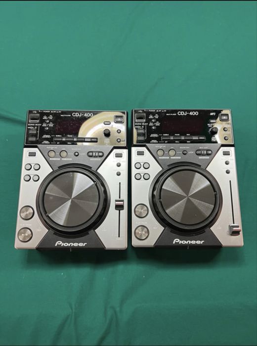 Par de Leitores Pioneer CDJ-400