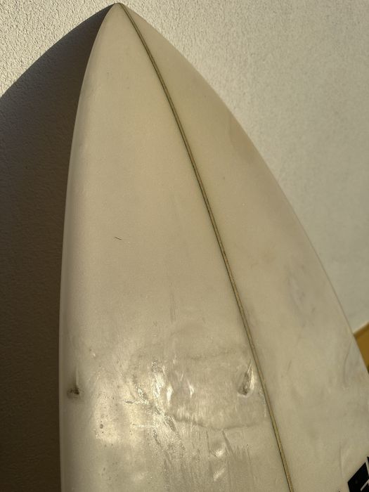 Prancha polen 5’11 oportunidade para reparar e voltar a agua