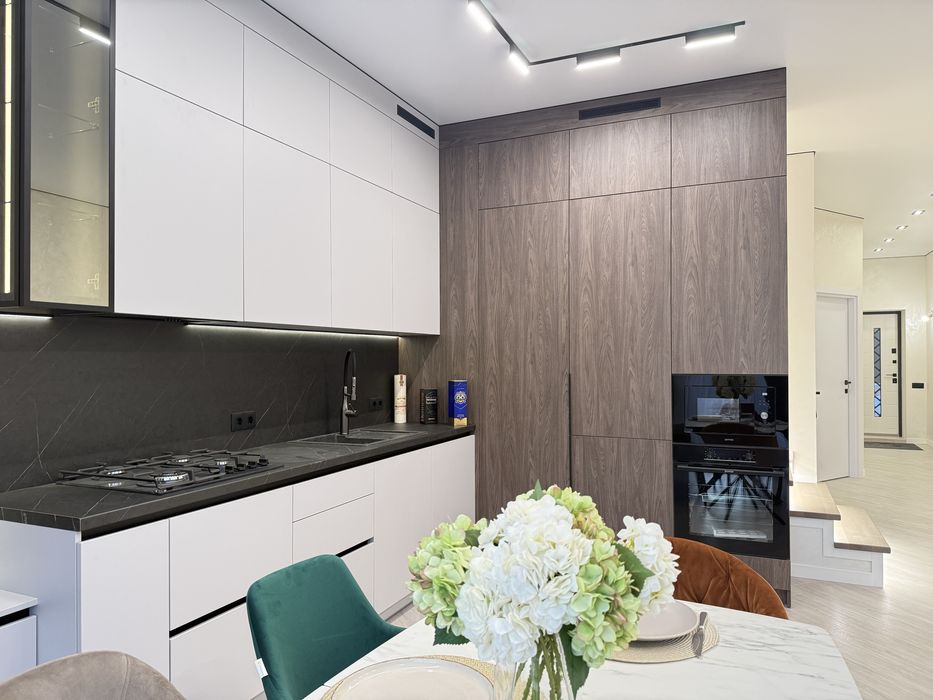 Таунхаус з готовим дизайнерським ремонтом.