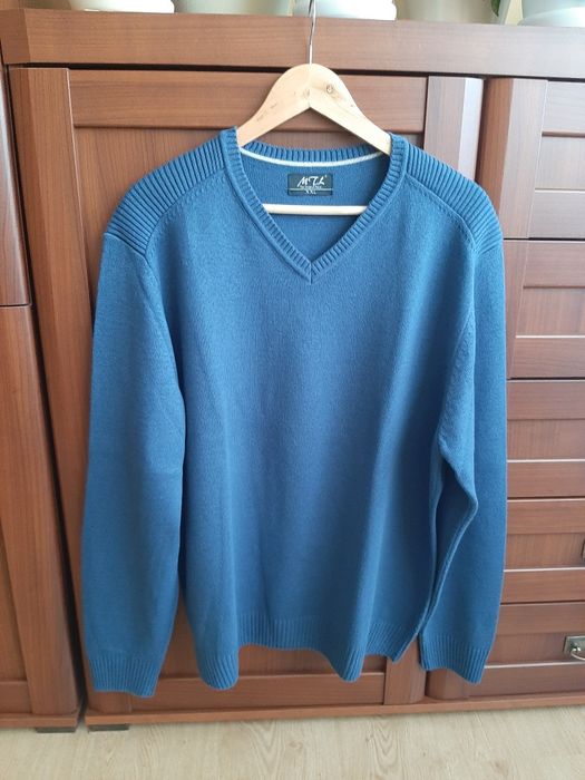 Sweter męski elegancki prosty dekolt w serek