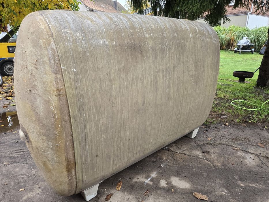 Zbiornik pojemnik 2000l, na wode, szambo, olej