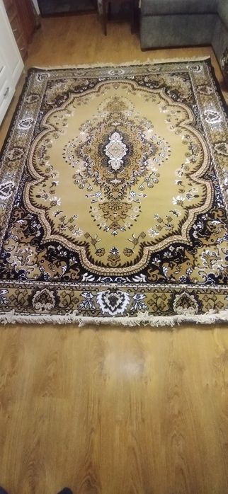 продам килим 2,63х1,90м новий