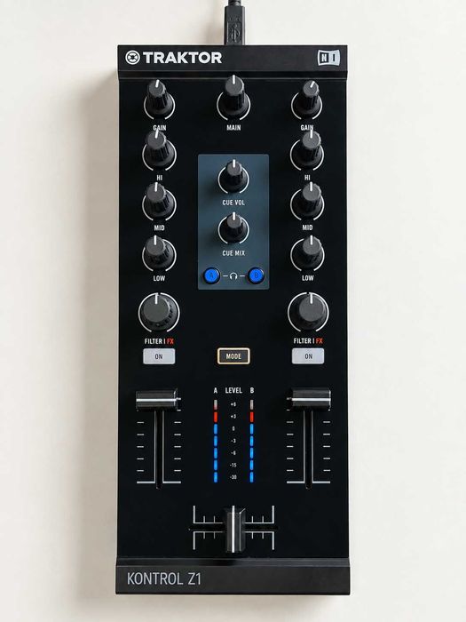 Native Instruments Traktor Kontrol Z1 DJ Mixer + Caixa Original