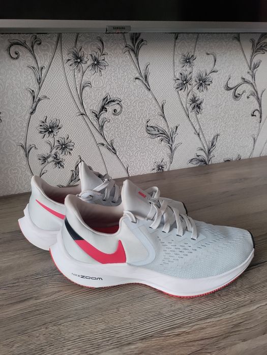Жіночі кросівки Nike