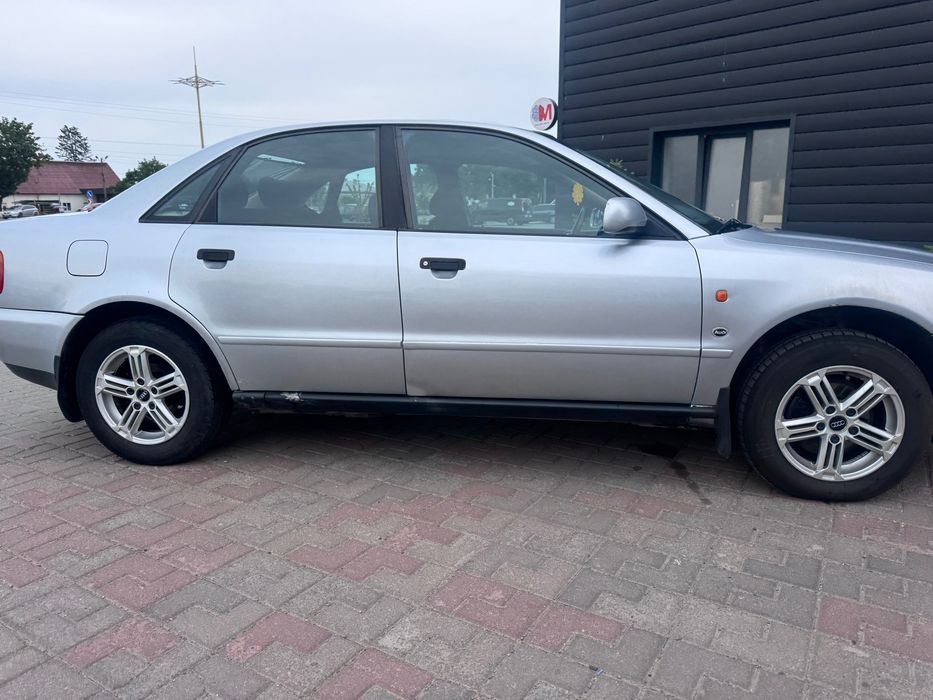 Продам ауді а 4 1996 року
