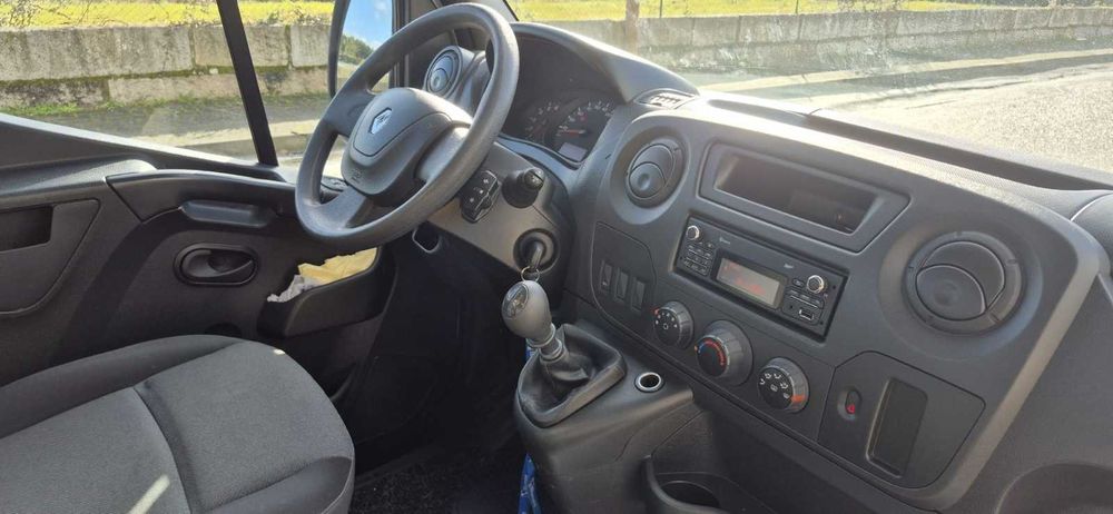 Renault Master com Elevador