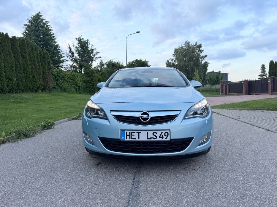 Opel Astra 1.4benzyna/klima/climatron/xenon/perfekcyjny stan z Niemiec