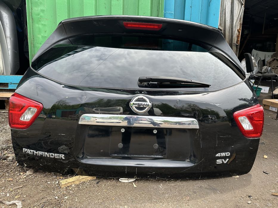 Крышка багажника со стеклом Nissan Pathfinder R52 2015—