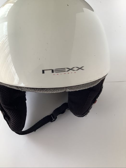 Capacete NEXX Vision branco.