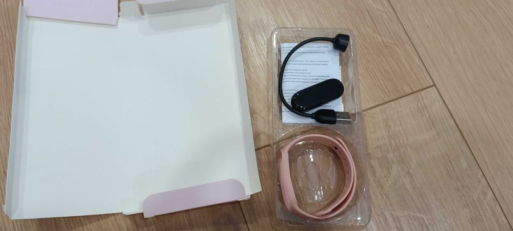 Фітнес браслет Maybelline