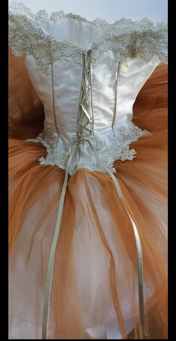 Magnífico vestido  peça exclusiva para festas de casamento ou outras