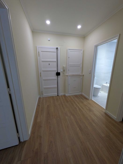 Apartamento T1 Completamente Remodelado no Campo Pequeno