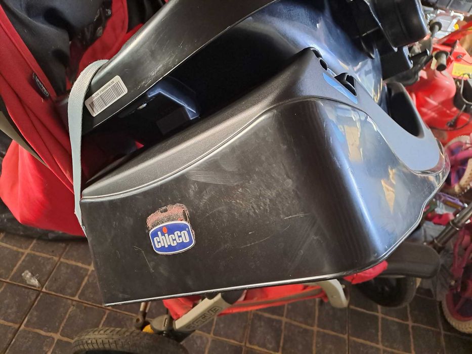 Carrinho chicco, alcofa e cadeira auto com isofix