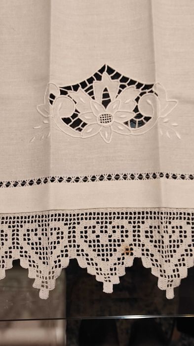 Atoalhados em linho com bordados á mão