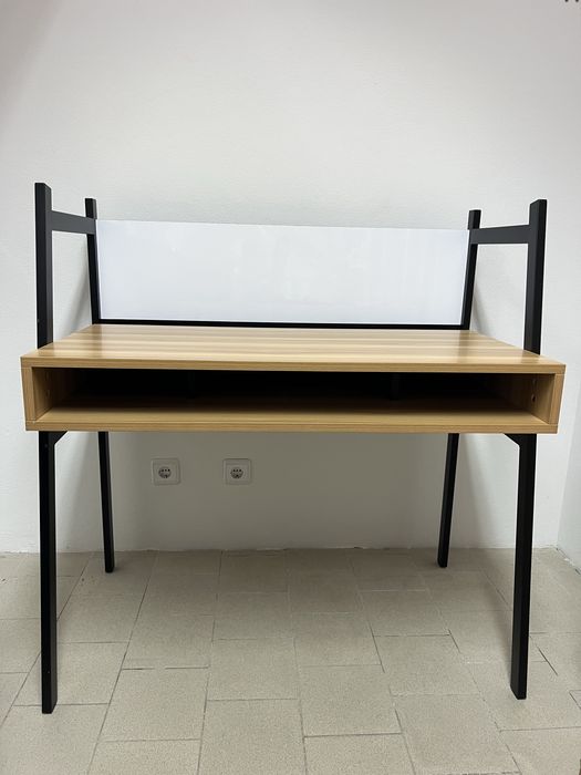 Secretária c/ Quadro Branco Magnético