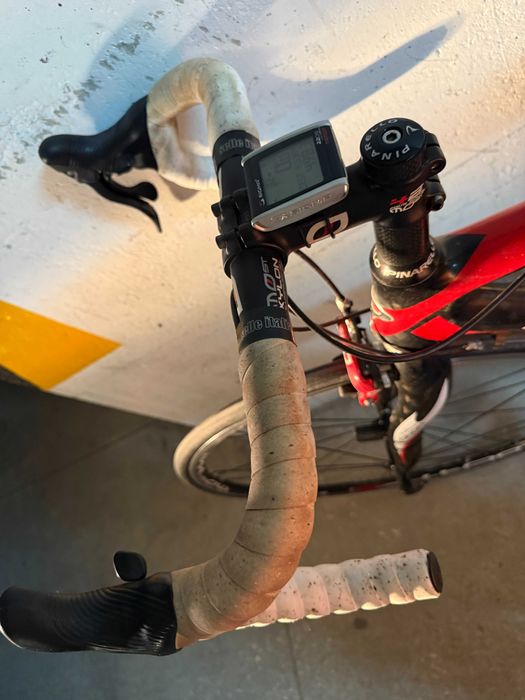 Bicicleta de estrada toda em carbono Pinarello FP2