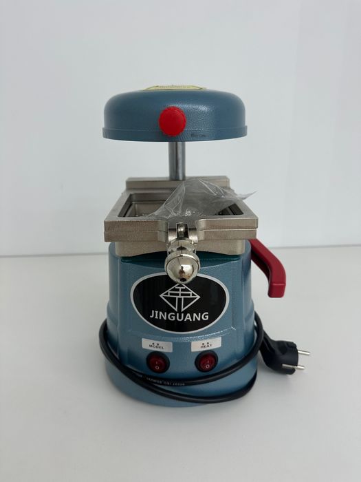 Máquina de moldagem a vácuo dentária