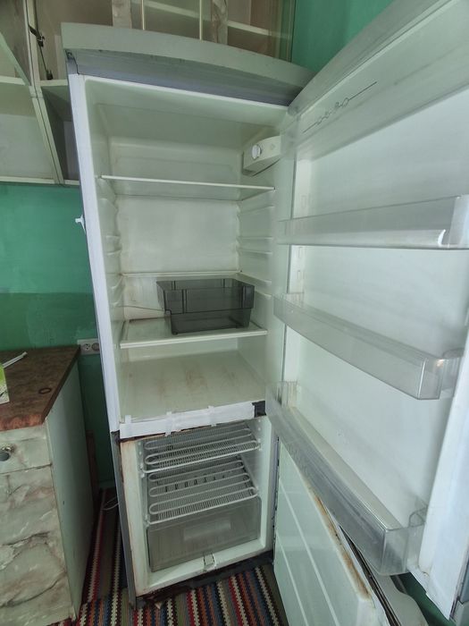 Холодильник працюючий