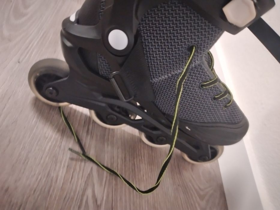 Patins de 4 rodas completamente novos