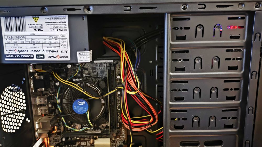 ПК Intel Core i3-6100 3.70GHz. DDR4 Монитор LG e2250v