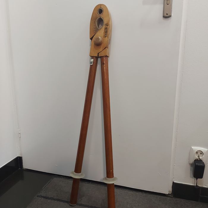 Kleszcze izolacyjne  design