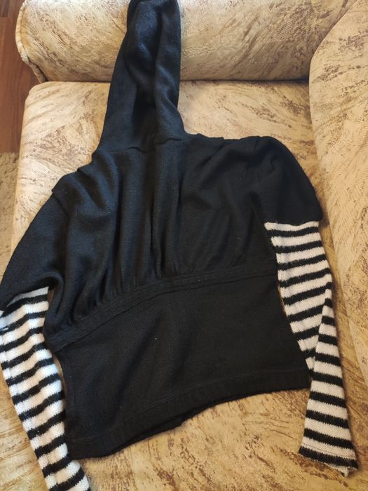 Женская кофта с капюшоном