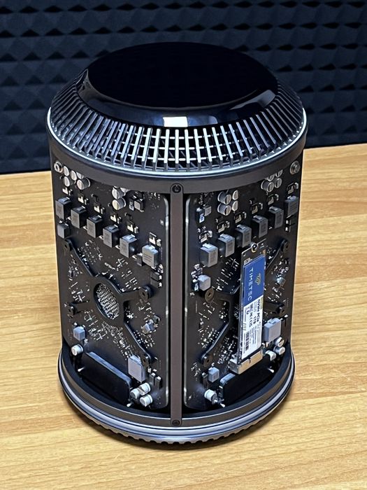 Mac Pro 6.1 Dual AMD D700, 64 RAM, 1tb ssd, Intel Xeon 12 core 2,7