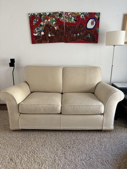 Sofá-Cama Bege (2 Lugares)