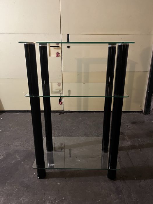 Półka komoda RTV szklana na czarnych nogach