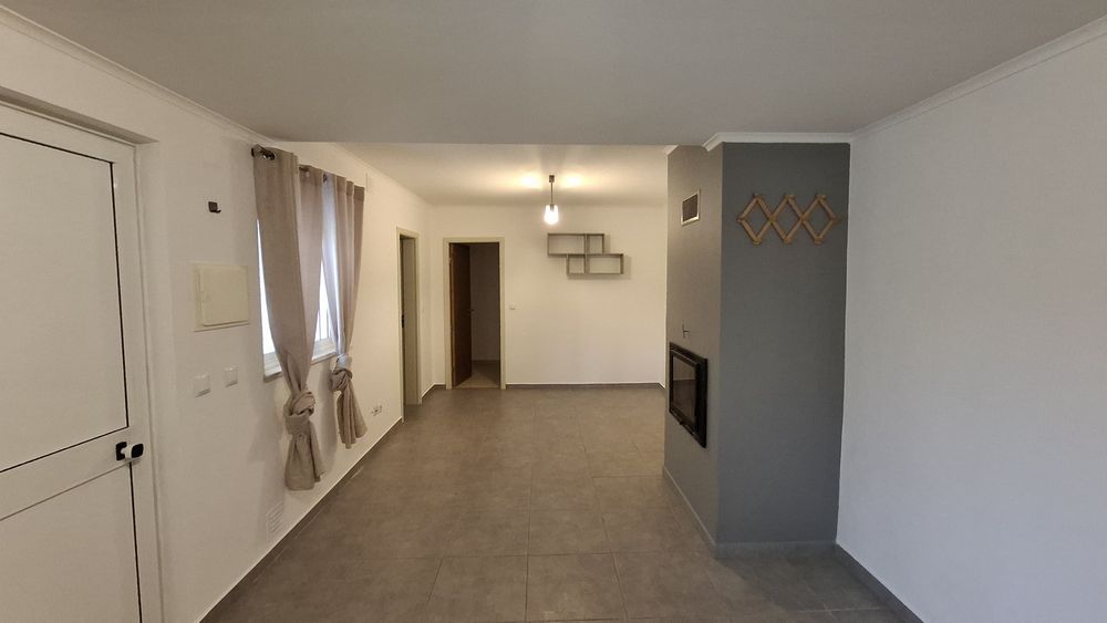 Aluga se T1 disponível   vila  Vieira de Leiria