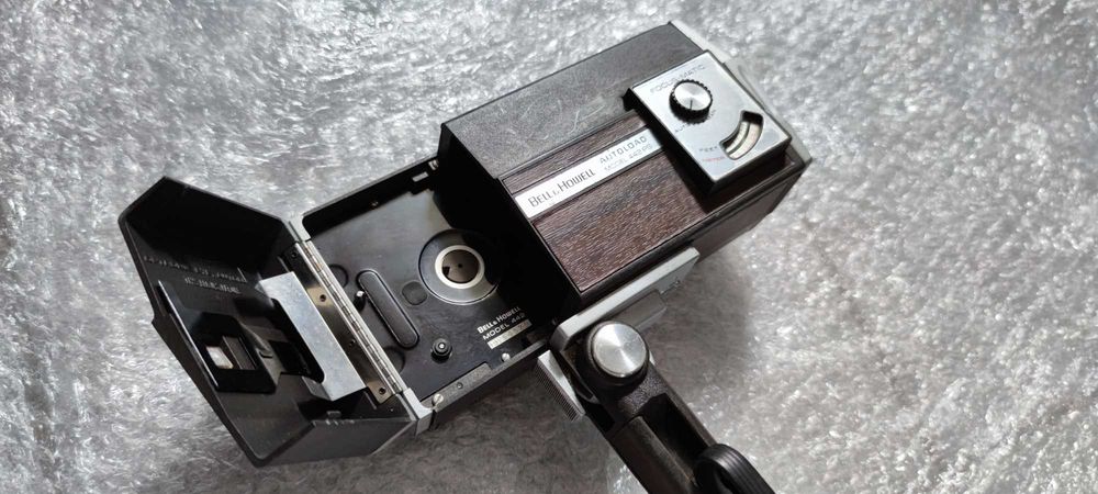 Câmara de Filmar Vintage Bell & Howell Autoload 442 (Super 8 Filmosound 8)