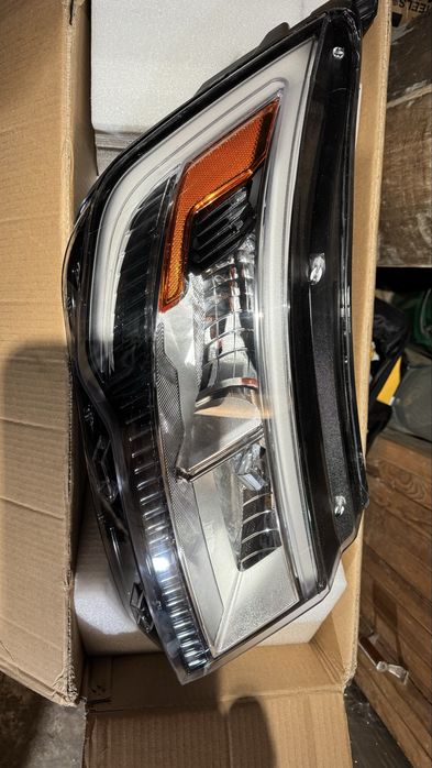 Ліва фара Ford Explorer 2016-2019