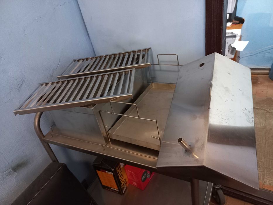 Коптильня горячего копчения из нержавейки с гидрозатвором для дома