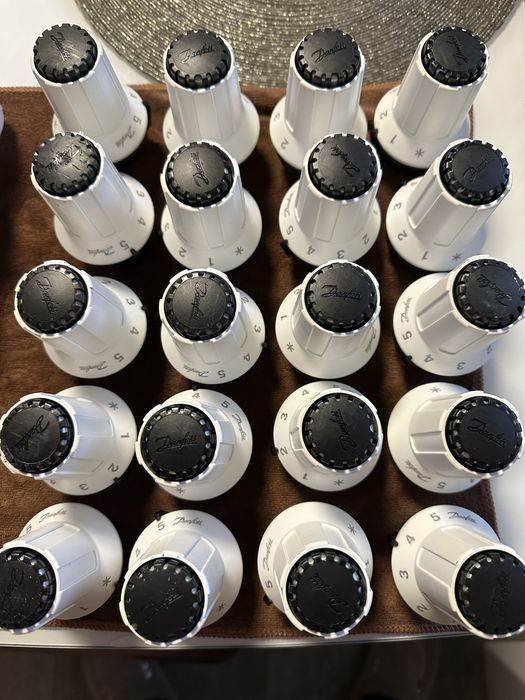 Продам термоголовку (терморегулятор) для радиатора отопления Danfoss